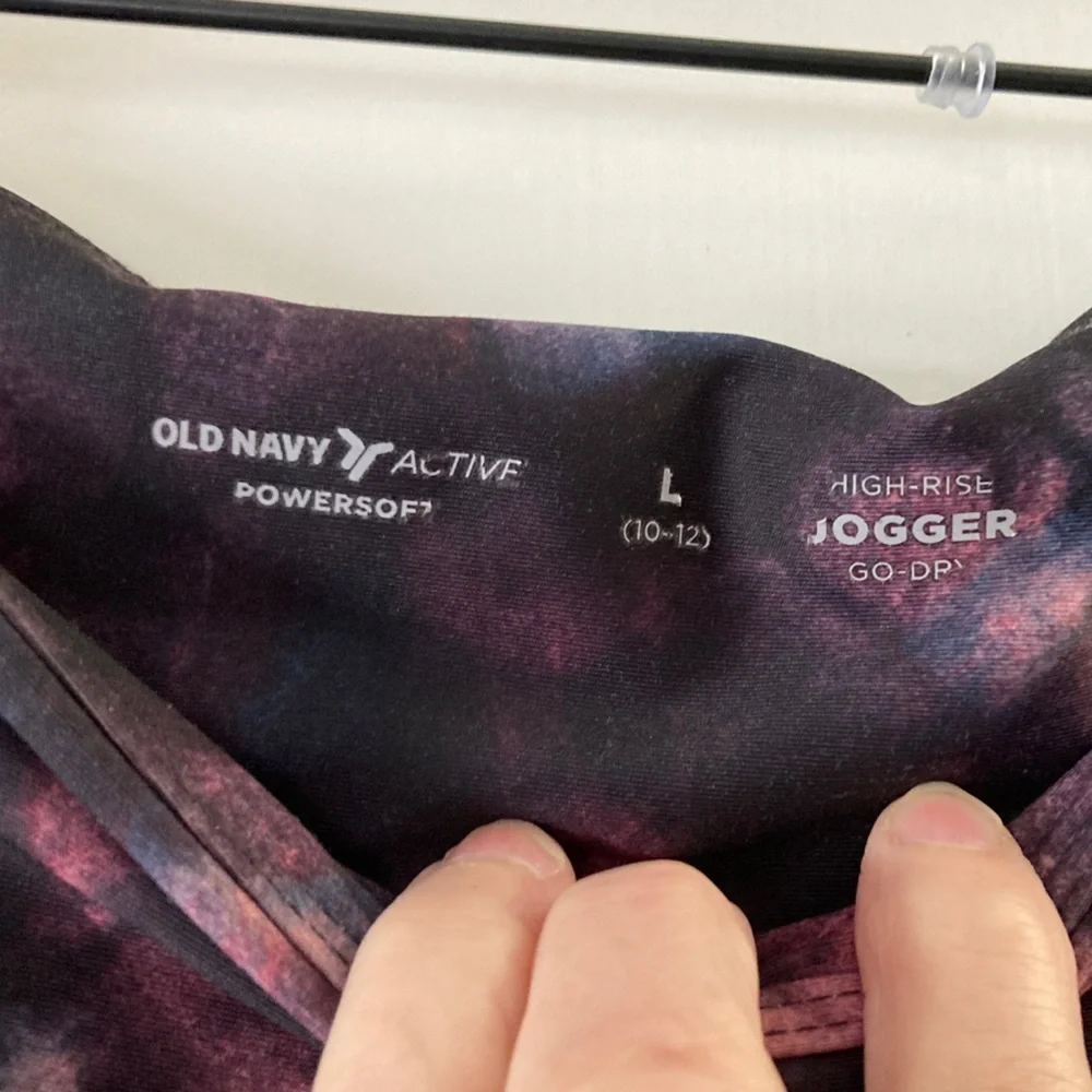 Old Navy Active High-Rise Jogger in Black and Purple